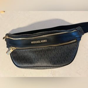 Michael Kors Kenly Fanny Belt Bag